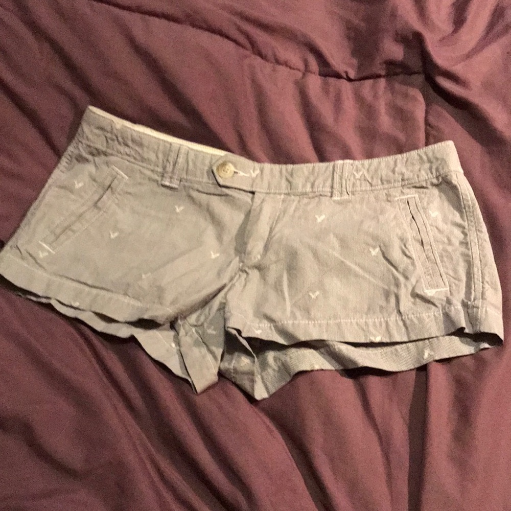 Black and white American Eagle Outfitters 6